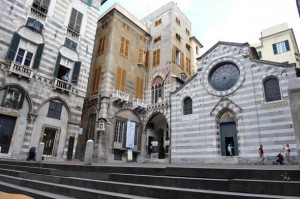 Genova - il problema urbano della mancanza di panchine - Piazza San Matteo