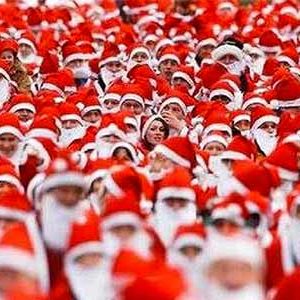 Babbi Natale.I Babbi Natale Invadono Genova Per La Camminata Solidale Goa Magazine