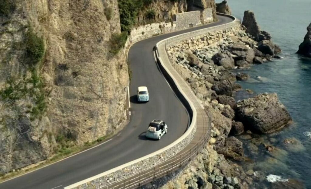 Fiat Topolino e le tipiche strade sul mare